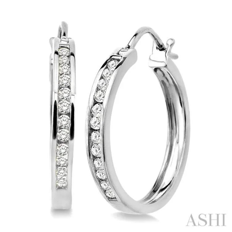 1/2 Ctw Round Cut Diamond Hoop Earrings in 14K White Gold