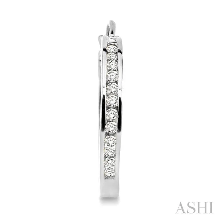 1/2 Ctw Round Cut Diamond Hoop Earrings in 14K White Gold
