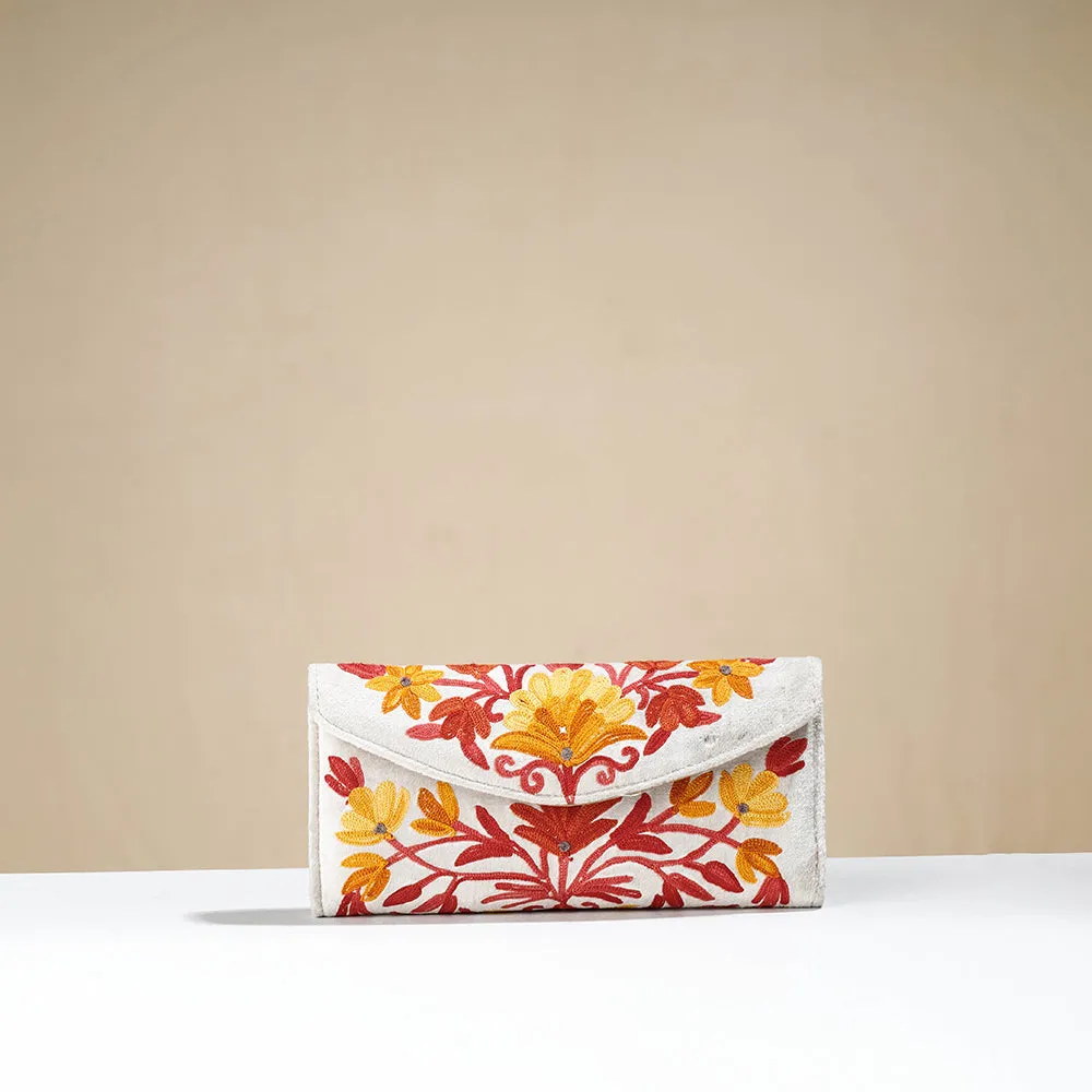 Beige - Chain Stitch Crewel Hand Embroidery Velvet Wallet