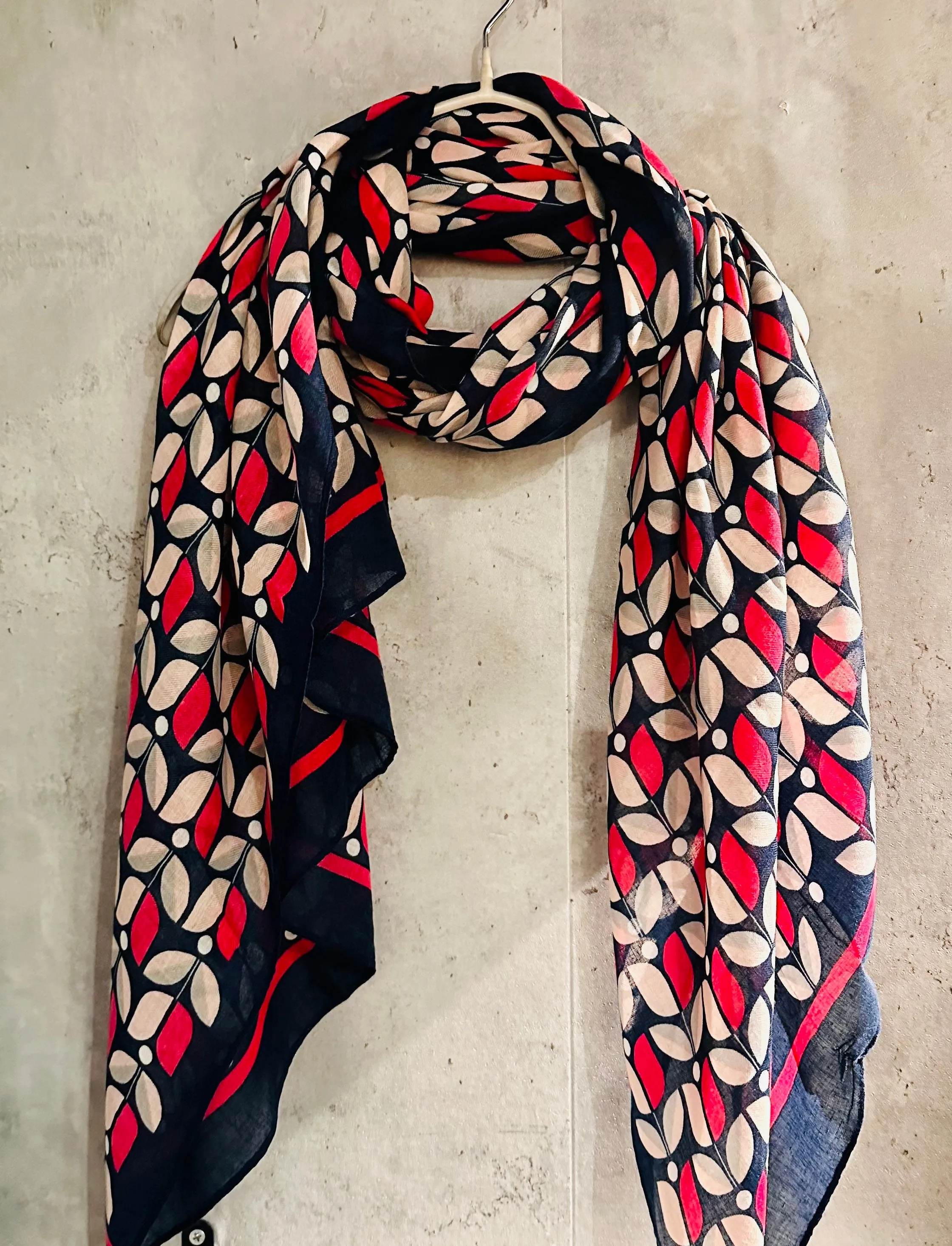 Blue Pink Organic Cotton Scarf with Eco-Friendly Retro Seamless Flowers – A Sustainable Gift for Mom, Ideal for Birthday and Christmas Celebrations