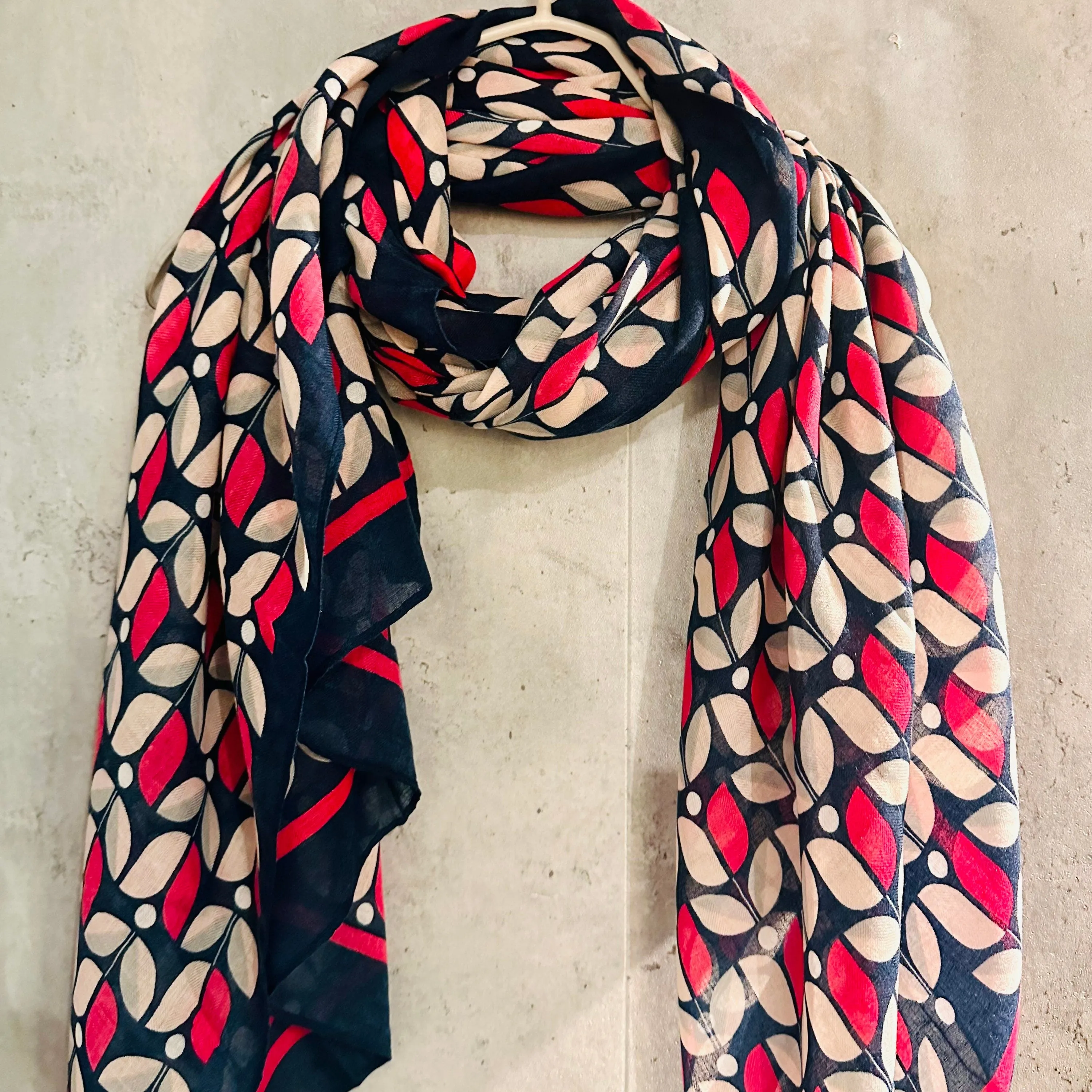 Blue Pink Organic Cotton Scarf with Eco-Friendly Retro Seamless Flowers – A Sustainable Gift for Mom, Ideal for Birthday and Christmas Celebrations