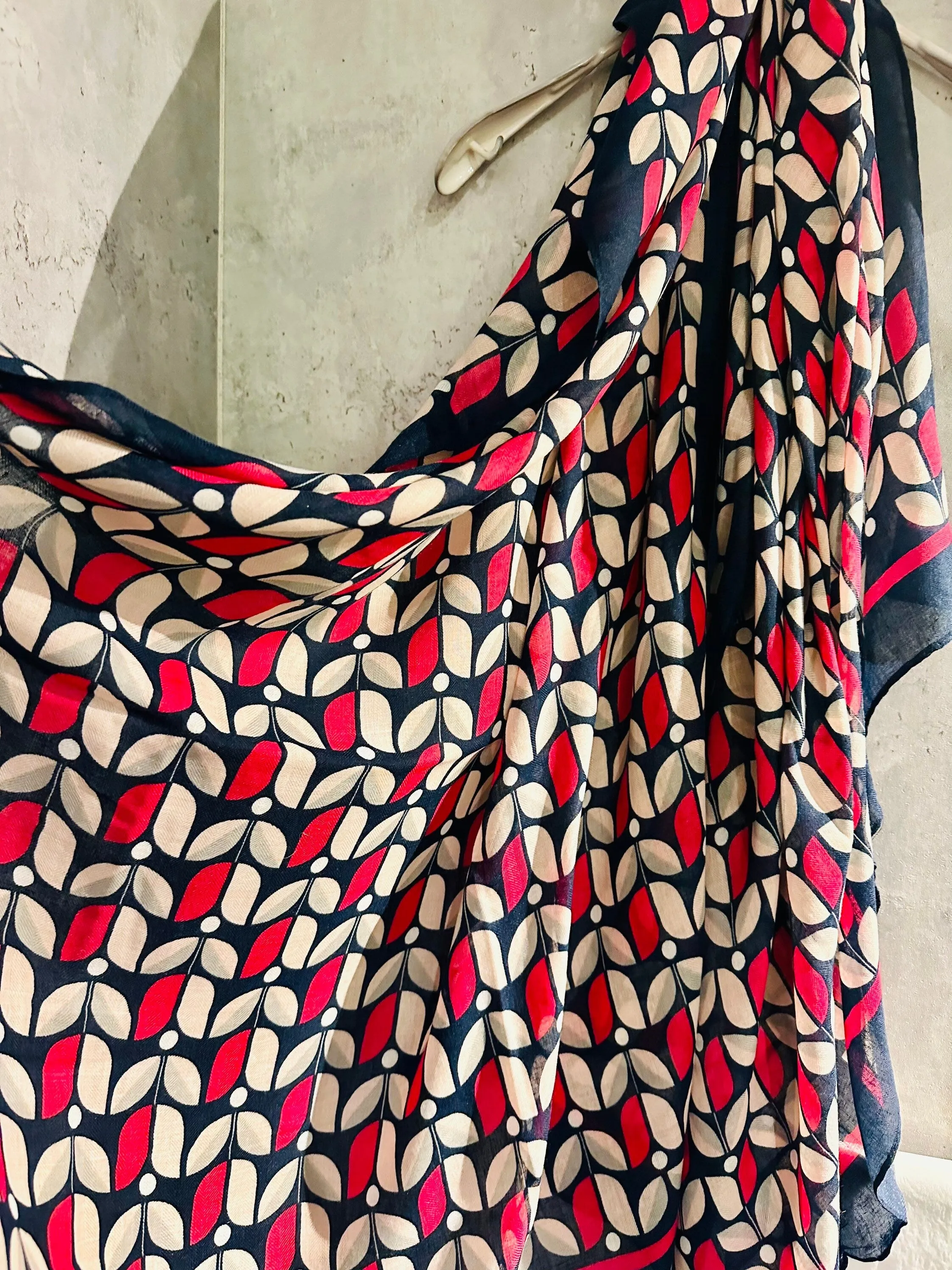 Blue Pink Organic Cotton Scarf with Eco-Friendly Retro Seamless Flowers – A Sustainable Gift for Mom, Ideal for Birthday and Christmas Celebrations