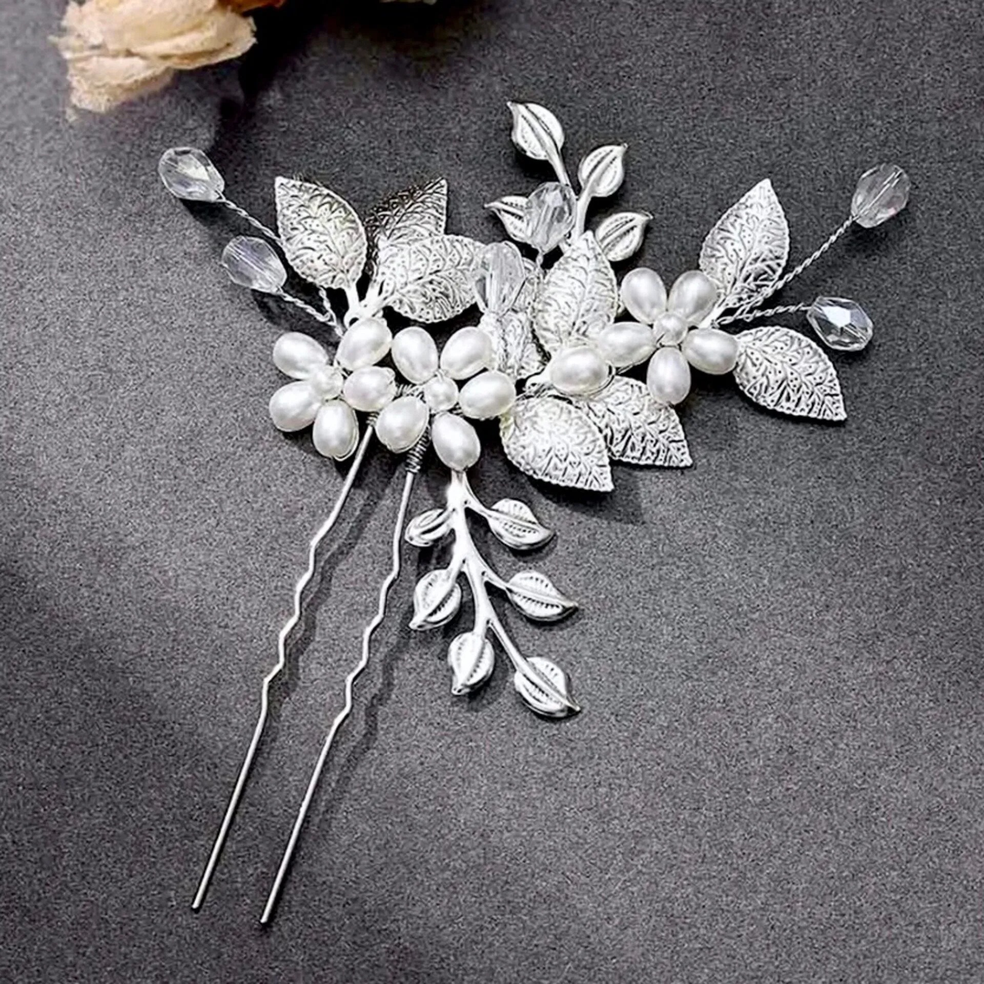 "Halle" - Pearls Bridal Hair Pin