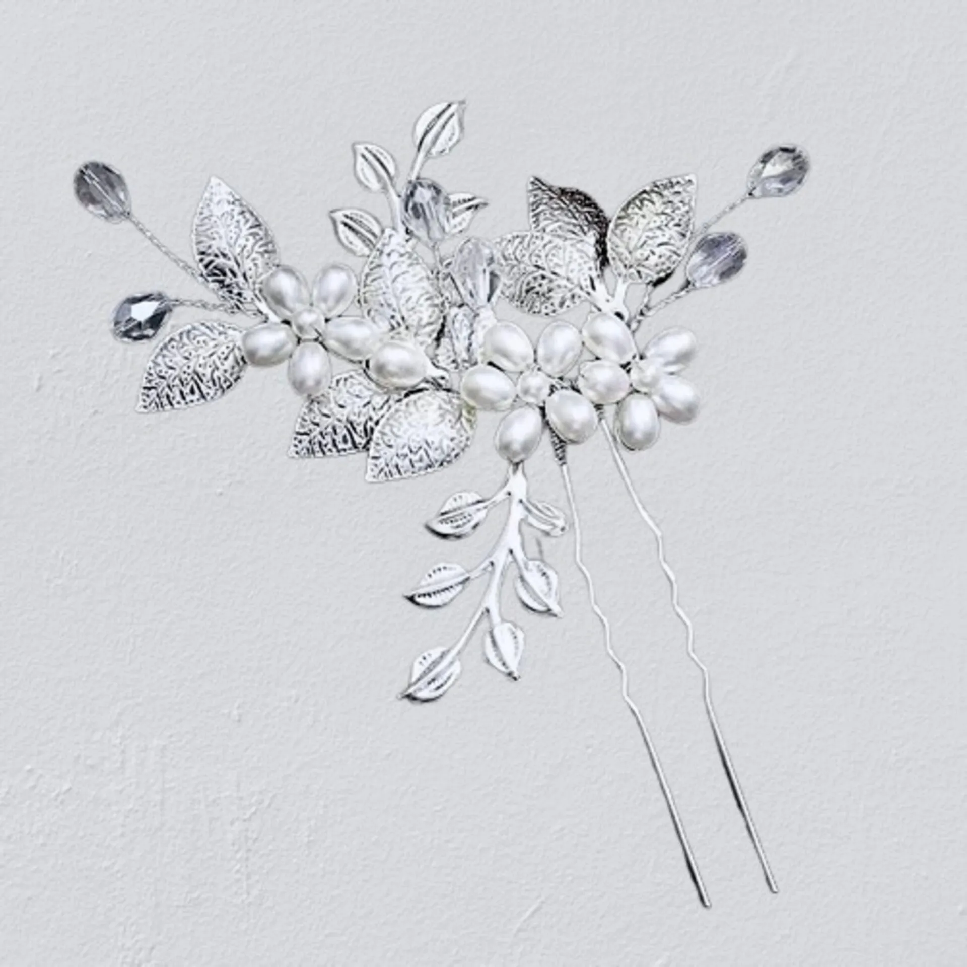 "Halle" - Pearls Bridal Hair Pin