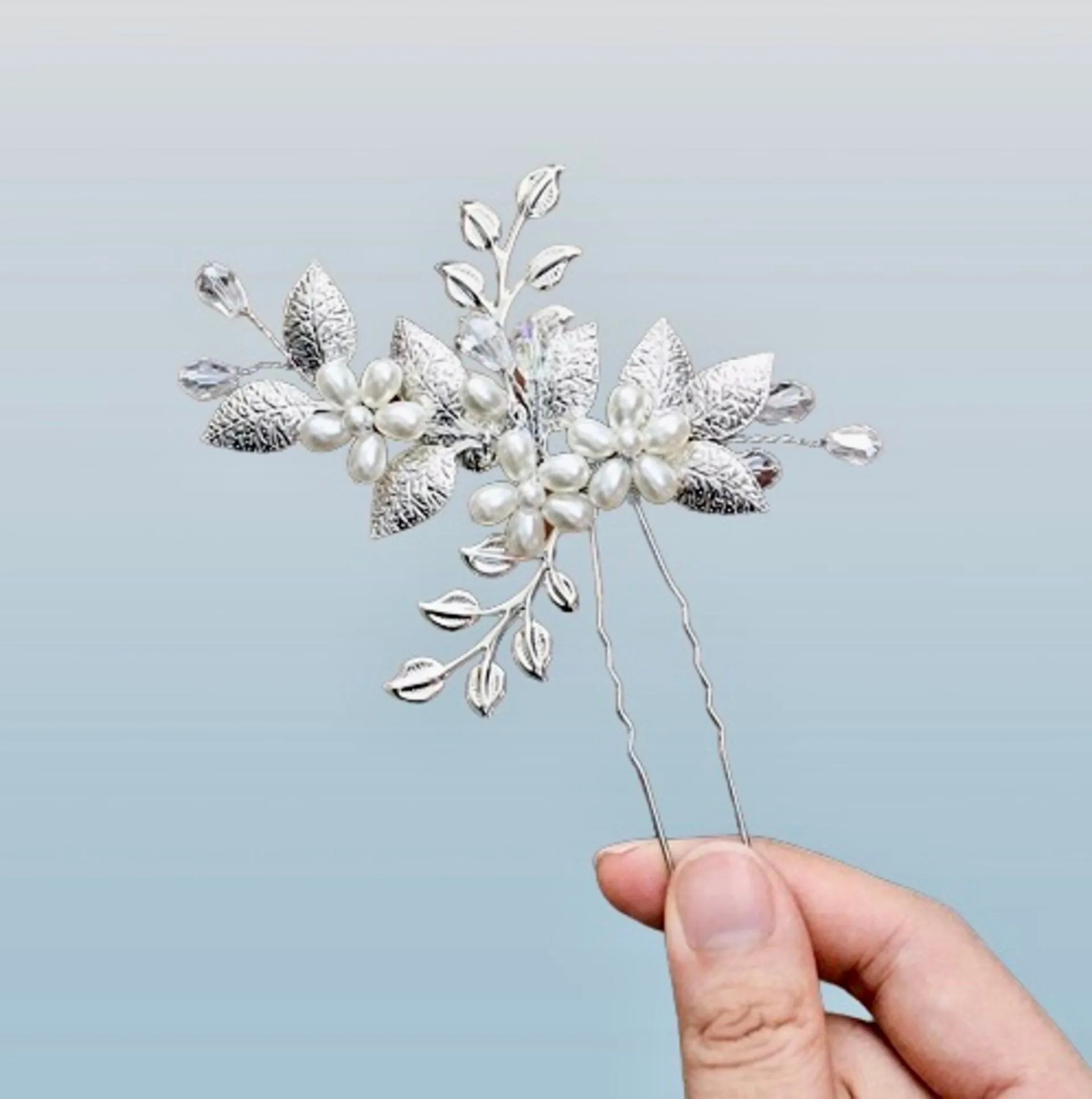 "Halle" - Pearls Bridal Hair Pin